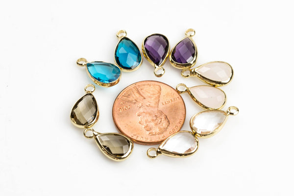 Petite tiny crystal charms teardrops 6*8mm. Bezeled with gold plated copper / brass. 8 pieces.