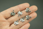 21 Leaf Charms 11mm 516-1304