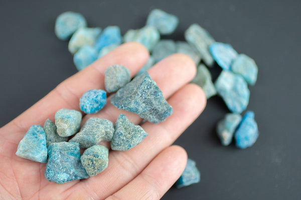 1 Pc Apatite Crystal - Blue Apatite - Natural Apatite - Rough Apatite Stone - Raw Apatite Stone - Healing crystals & Stones - Throat Chakra