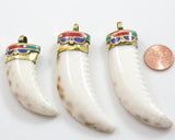 Tibetian Horn in conch shell with Turquiose In Lay made out of mother of pearl